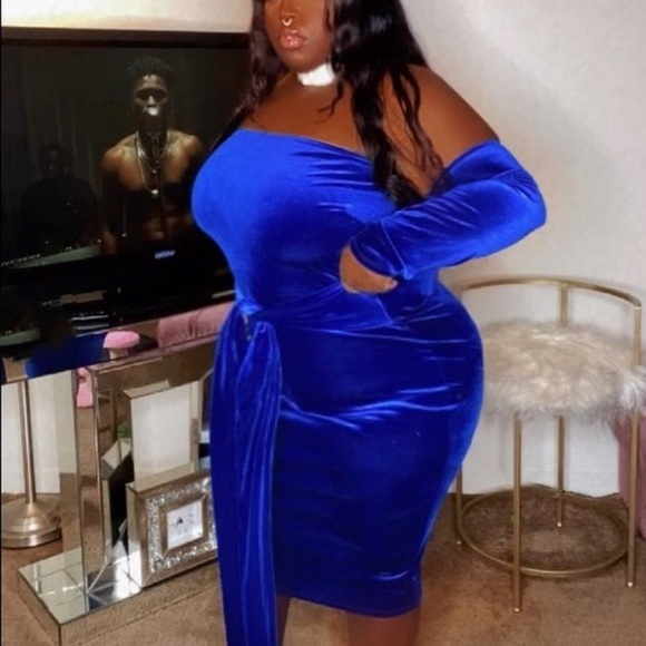 Blue Velvet Dress ๐๐ฆ - Picture 2 of 2